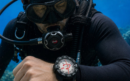 Wrist Compass vs. Bungee Mount: Which to Choose?